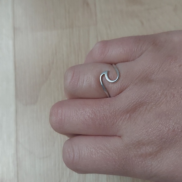 Pura Vida Sterling Silver Wave Ring - Picture 3 of 5
